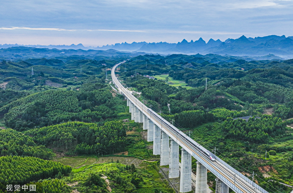 贵南高铁全线开通运营