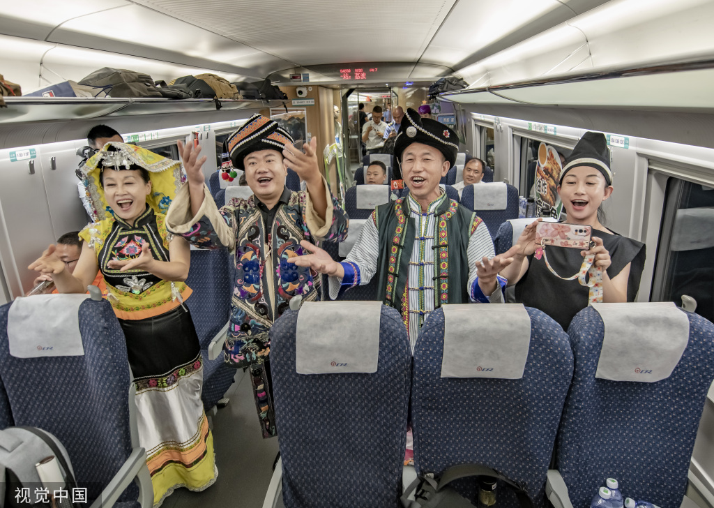 贵南高铁全线开通运营