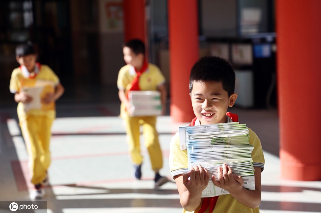 江苏南通：中小学幼儿园迎来报到日