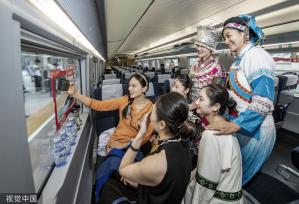 贵南高铁全线开通运营