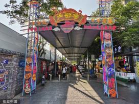 武汉户部巷街头配电箱“变身”岳飞文化博物馆