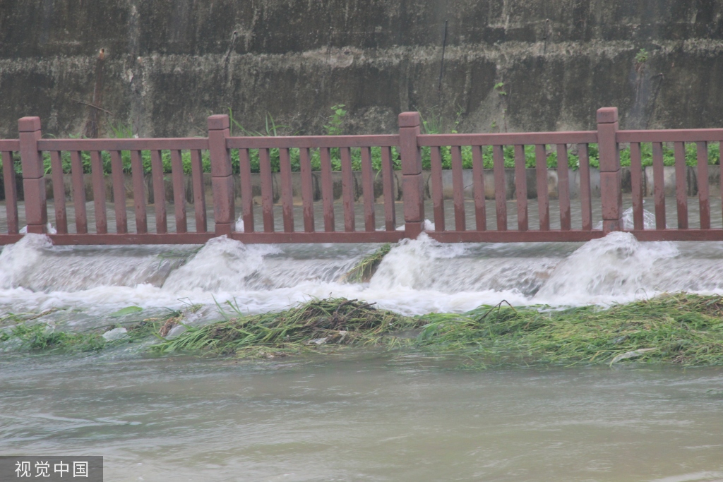 广东东莞：受上游水库泄洪影响 河流水位上涨