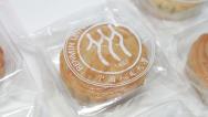 中秋节将至 中国人民大学推出校徽月饼