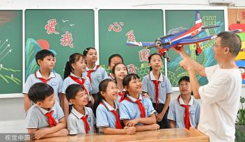 浙江台州：全民国防教育日将至 小学生学习国防知识