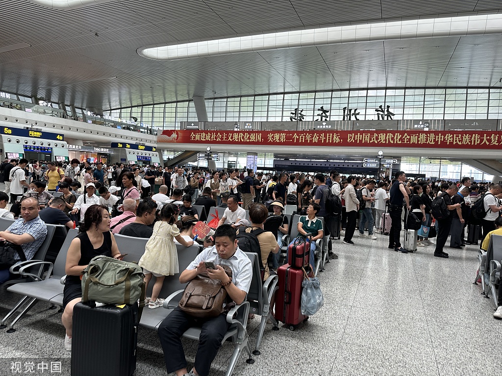 中秋国庆黄金周临近 杭州东站提前迎来客流高峰