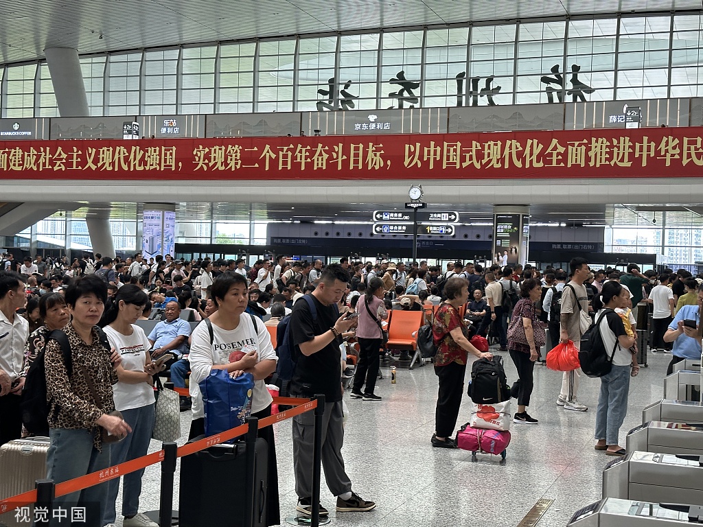 中秋国庆黄金周临近 杭州东站提前迎来客流高峰