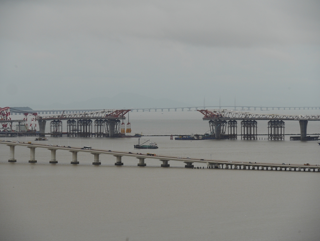 澳门第四跨海大桥施工正酣