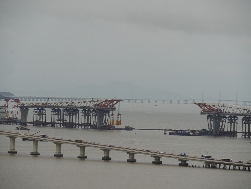 澳门第四跨海大桥施工正酣