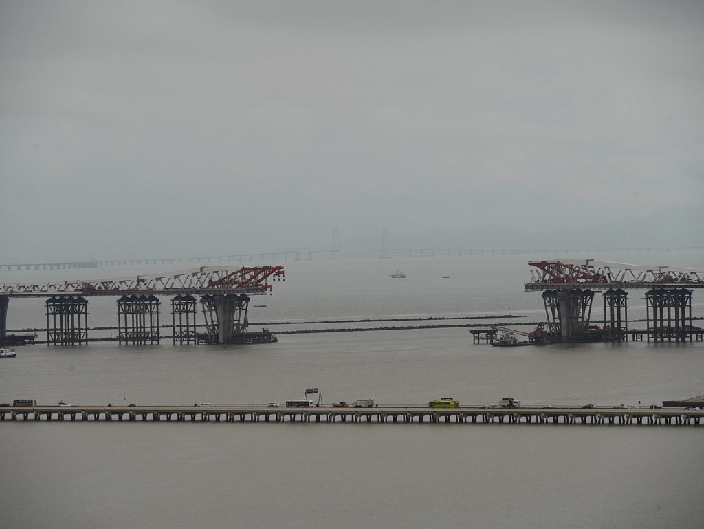 澳门第四跨海大桥施工正酣