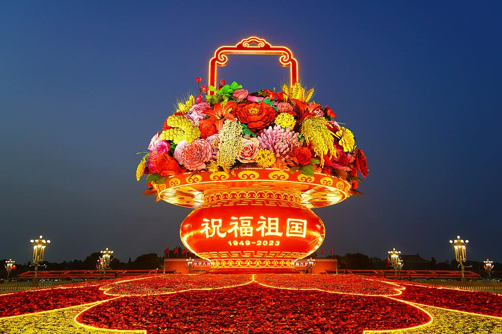 天安门广场“祝福祖国”巨型花篮正式亮相