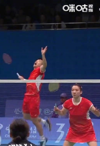 连扳两局！国羽“雅思组合”逆转进决赛