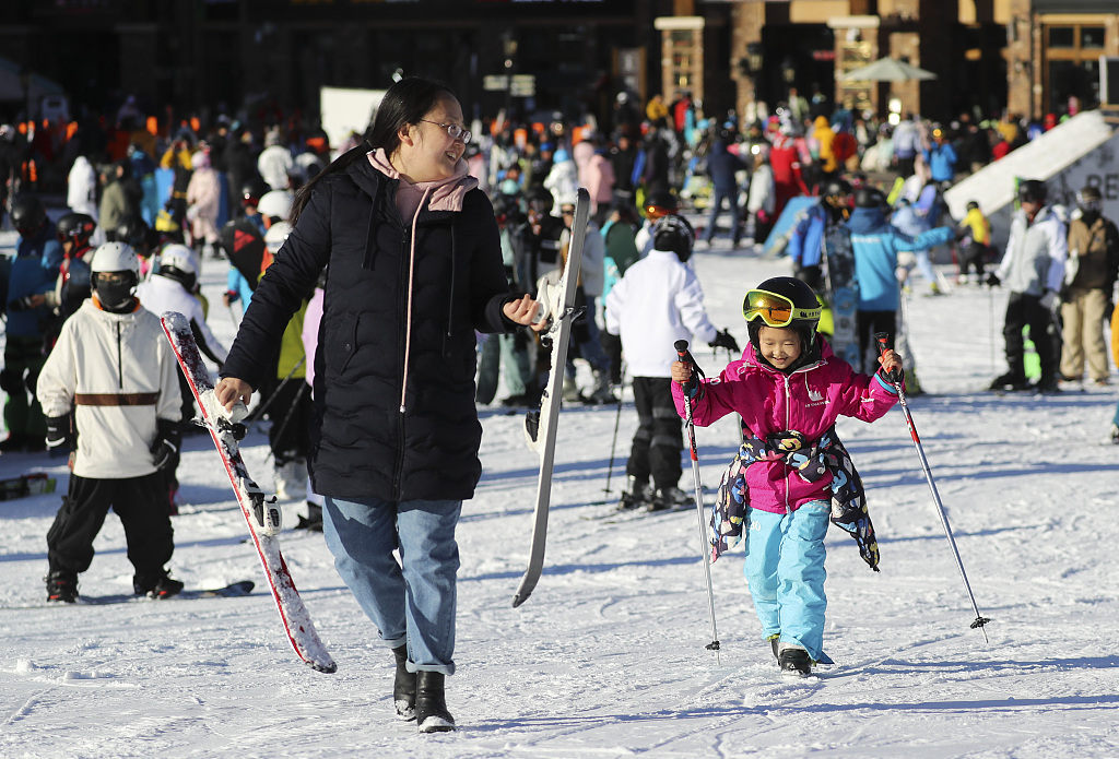 河北崇礼各大滑雪场相继开滑