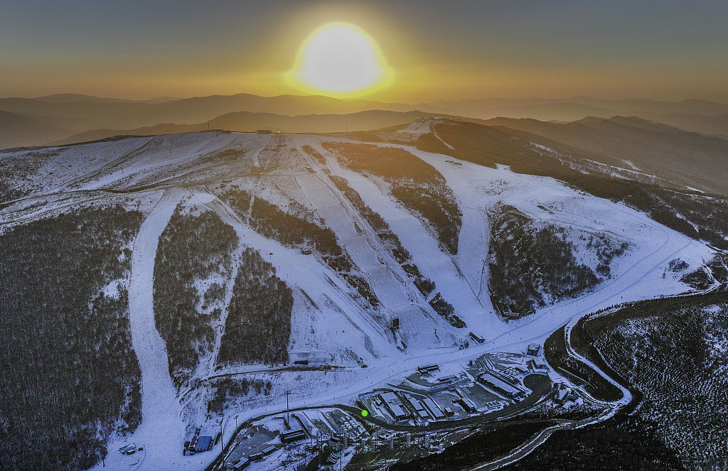 河北崇礼各大滑雪场相继开滑