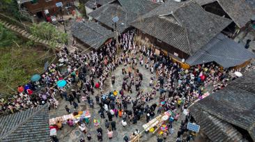 贵州苗族同胞欢聚一堂 载歌载舞欢度芦笙节