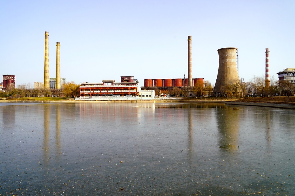 北京首钢园现工业风独特冬日美景