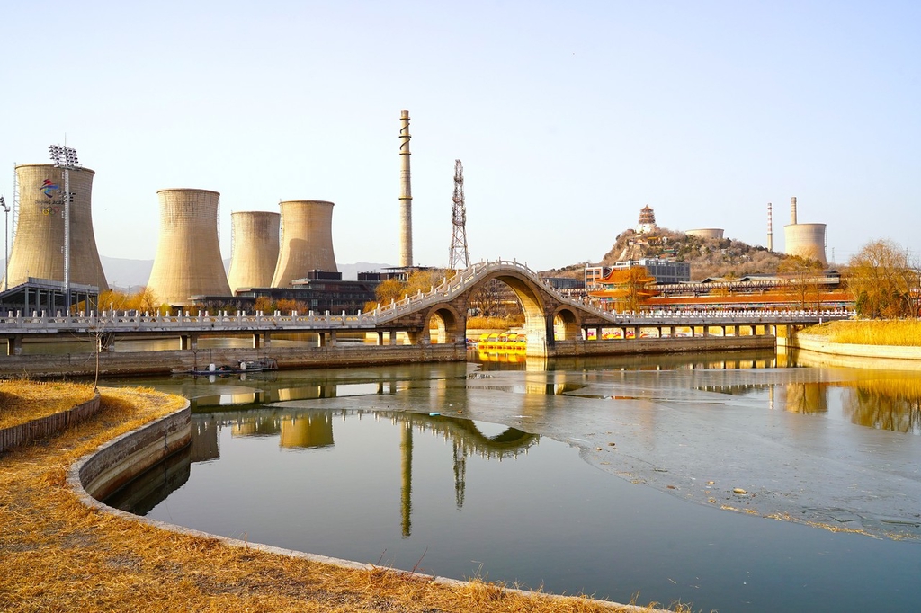 北京首钢园现工业风独特冬日美景