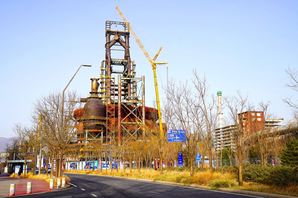 北京首钢园现工业风独特冬日美景