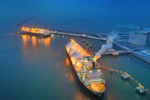 天津LNG接收站“双船双泊位”同时接卸