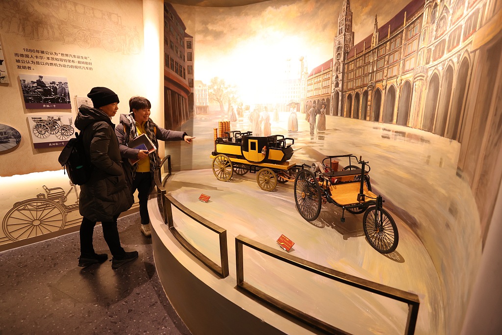 北京公交馆全景式呈现百年奋进历程