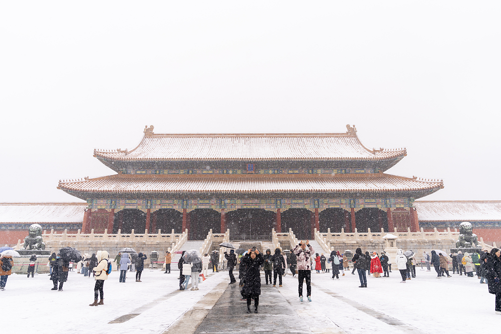 北京再迎强降雪天气 故宫瑞雪飞扬银装素裹