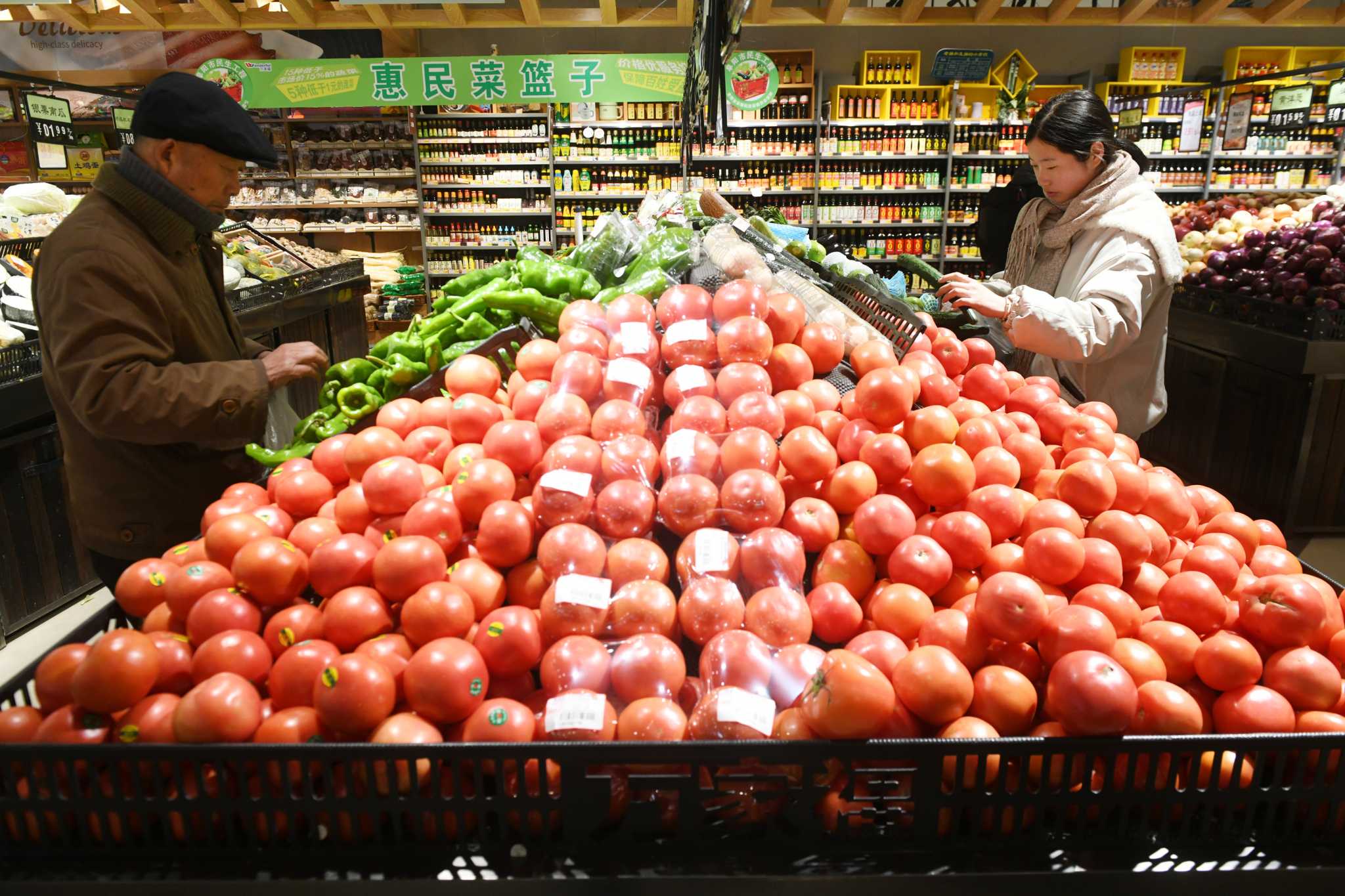 为应对低温雨雪天气 安徽阜阳运行“惠民菜篮子”
