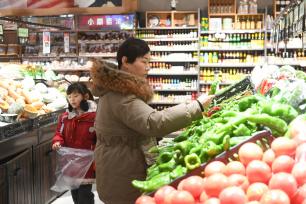 为应对低温雨雪天气 安徽阜阳运行“惠民菜篮子”