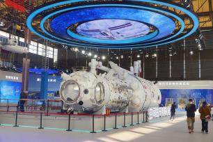中国载人航天工程成就展在上海开幕