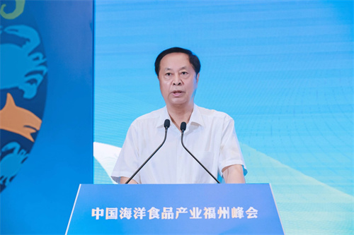 (中国渔业协会会长赵兴武主持会议)