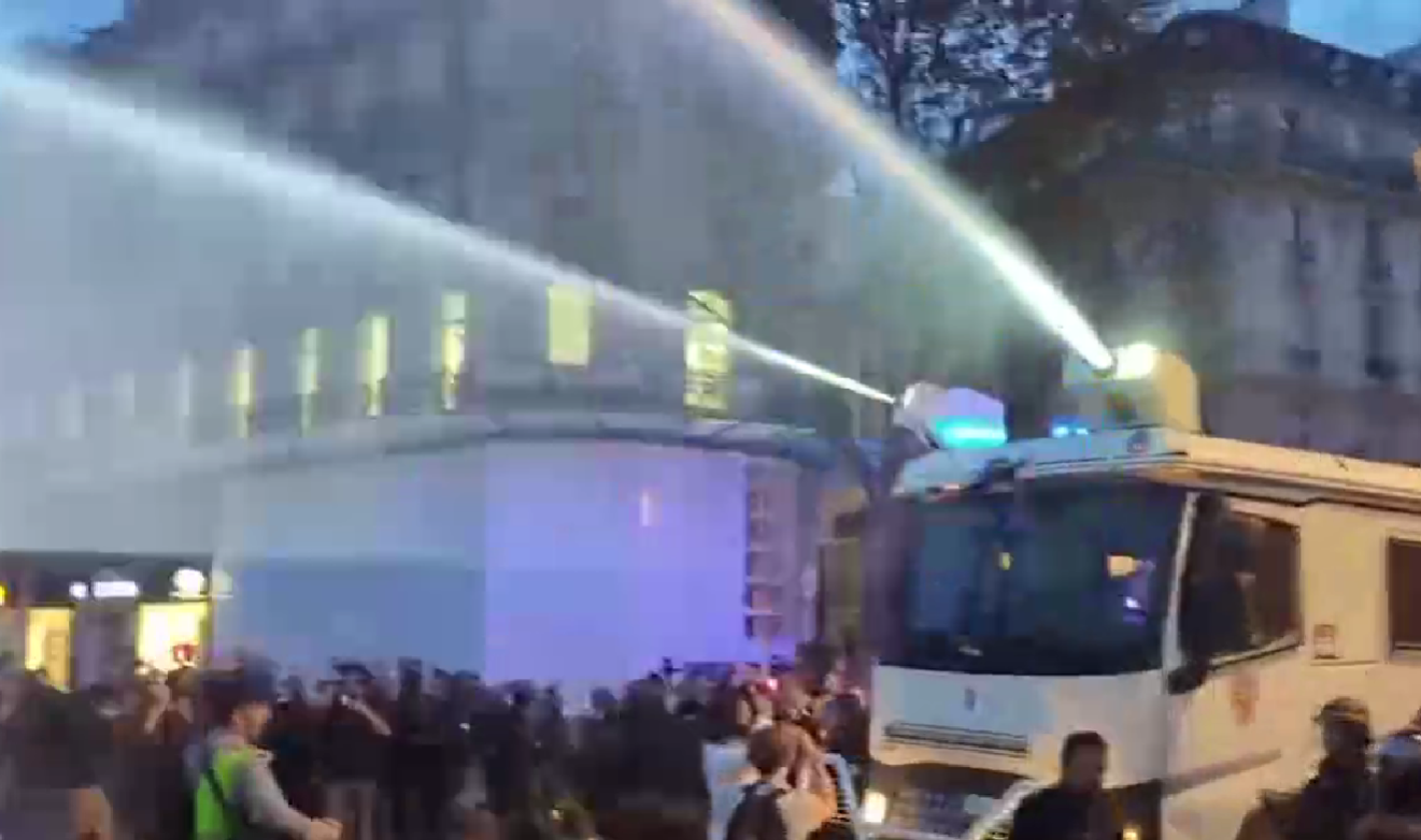 法国圣母院大火过后 巴黎再次发生大规模“黄背心”示威
