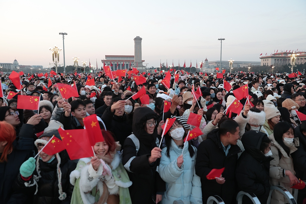 天安门广场迎来新年首次升旗仪式