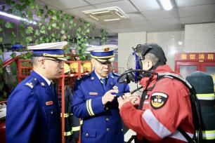 春运前 北京西站展开消防联合检查