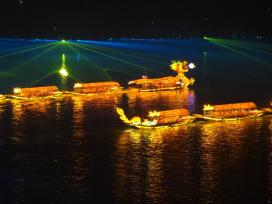 湖北十堰：丹江口上演“金龙巡江”“凤舞九天”大型灯光秀