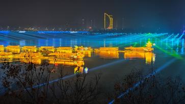 湖北十堰：丹江口上演“金龙巡江”“凤舞九天”大型灯光秀