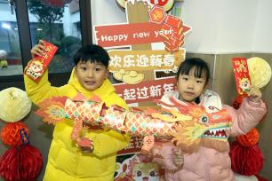苏州小学生开学日收红包 感受暖心祝福