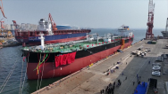 我国自研11.5万吨原油船在大连正式交付