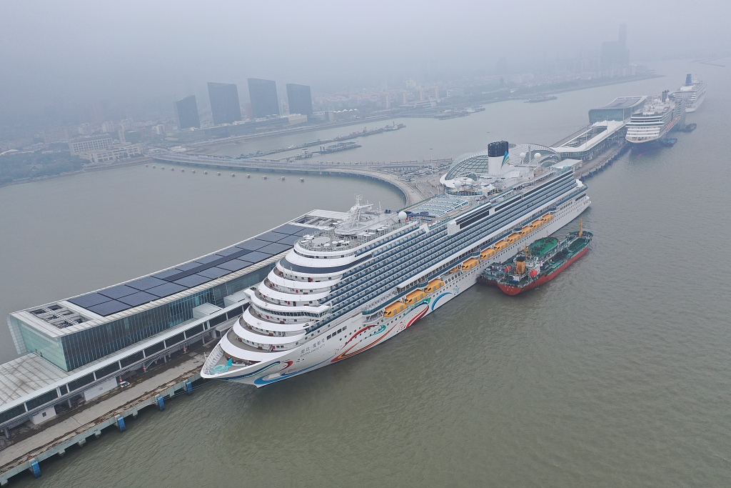 上海吴淞口国际邮轮港码头迎来“四邮同靠”