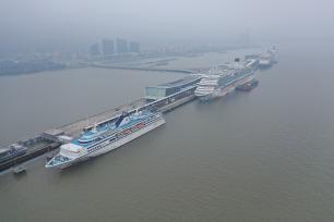 上海吴淞口国际邮轮港码头迎来“四邮同靠”