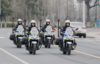 江苏扬州：女子铁骑练精兵迎接“三八”节