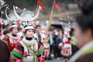 贵州黔东南州：苗族村民跳起传统芦笙舞 欢度“翻鼓节”