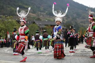 贵州黔东南州：苗族村民跳起传统芦笙舞 欢度“翻鼓节”