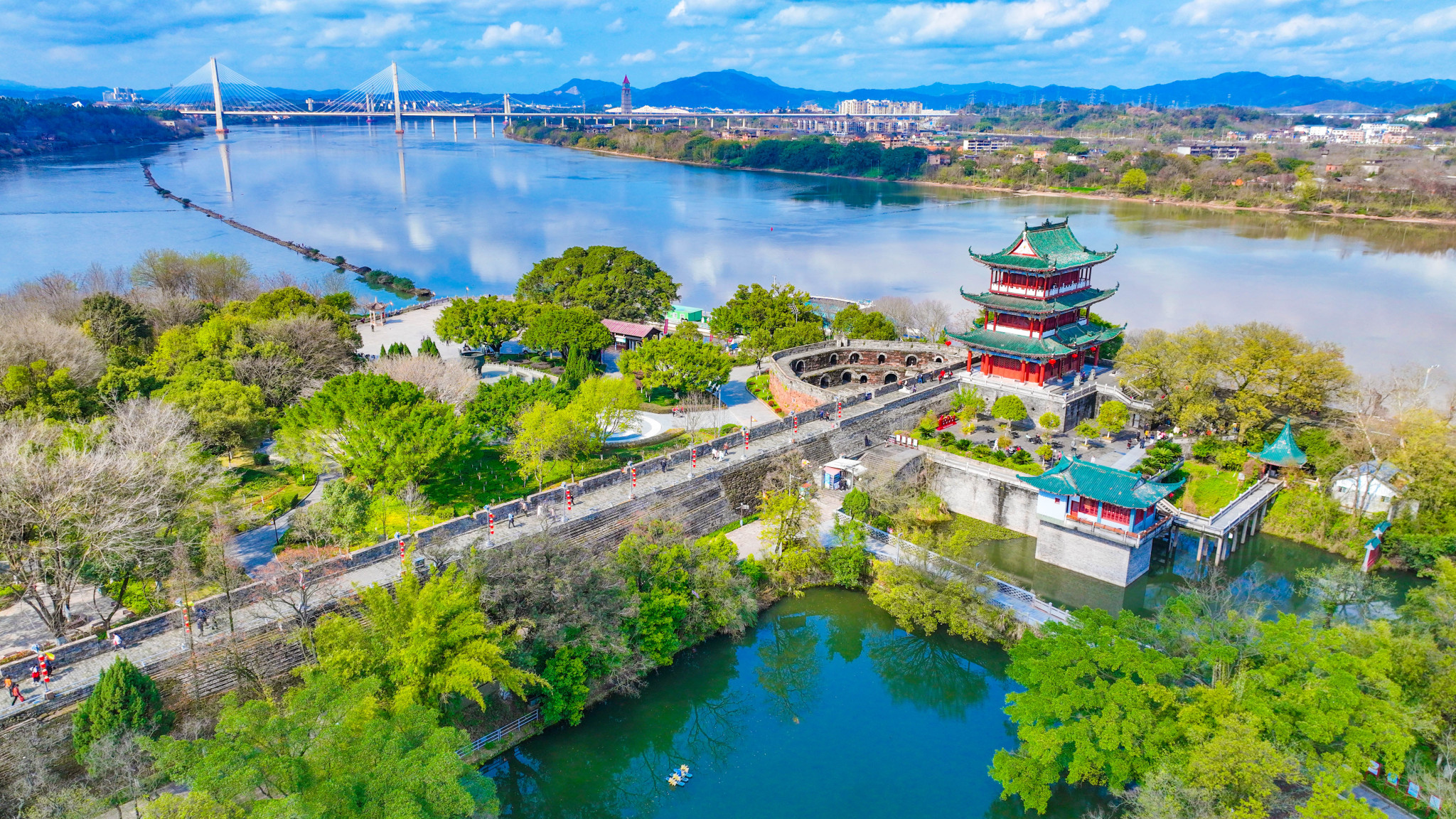 江西赣州：生态文明建设成效显著 三江口水清岸绿