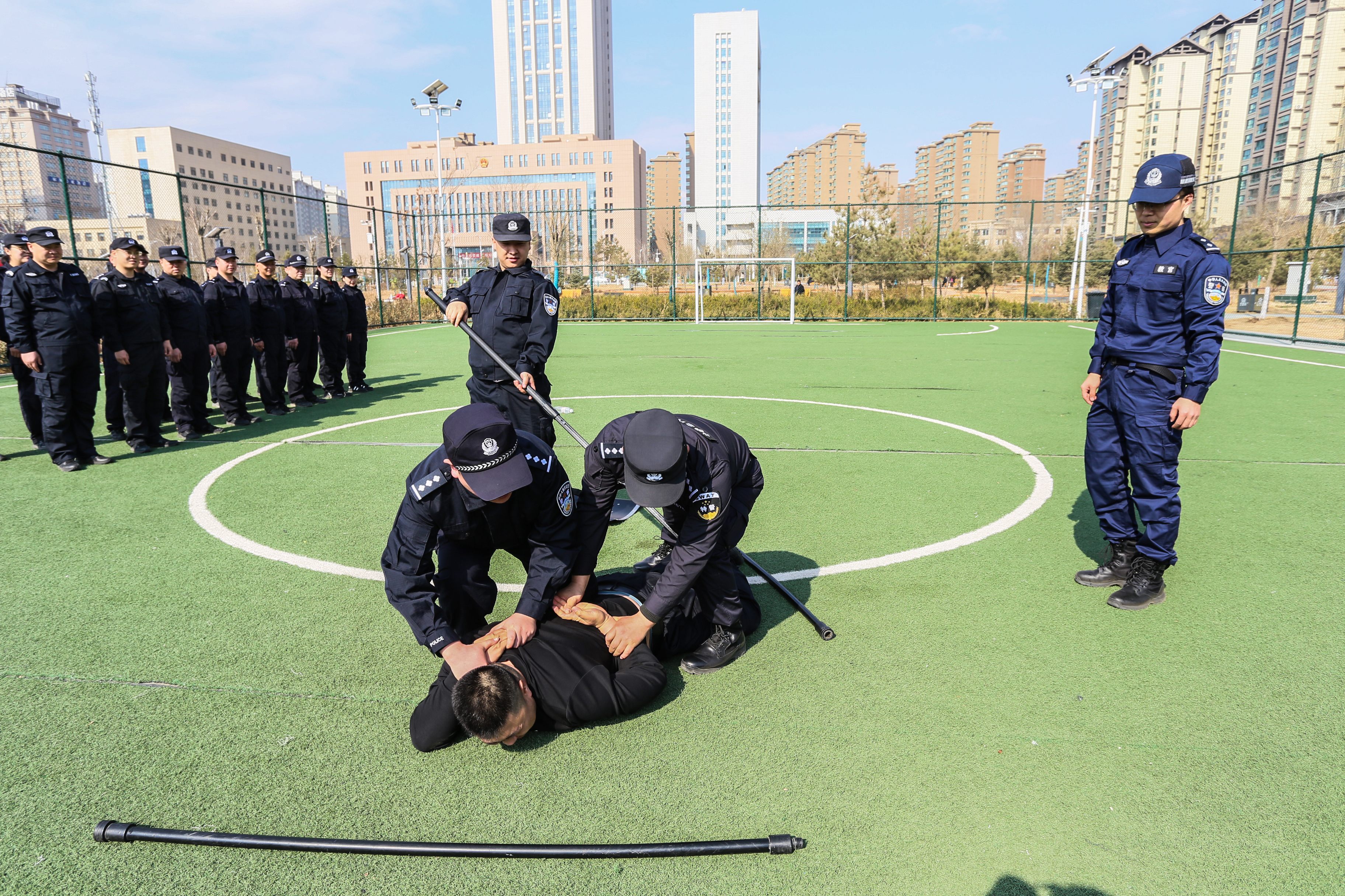 甘肃平凉：民辅警春季大练兵 提升公安队伍实战能力