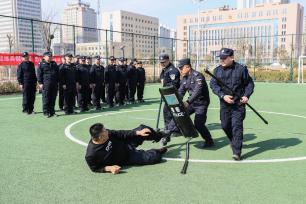 甘肃平凉：民辅警春季大练兵 提升公安队伍实战能力