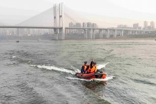 重庆大渡口蓝天救援队和专业救援队联合训练