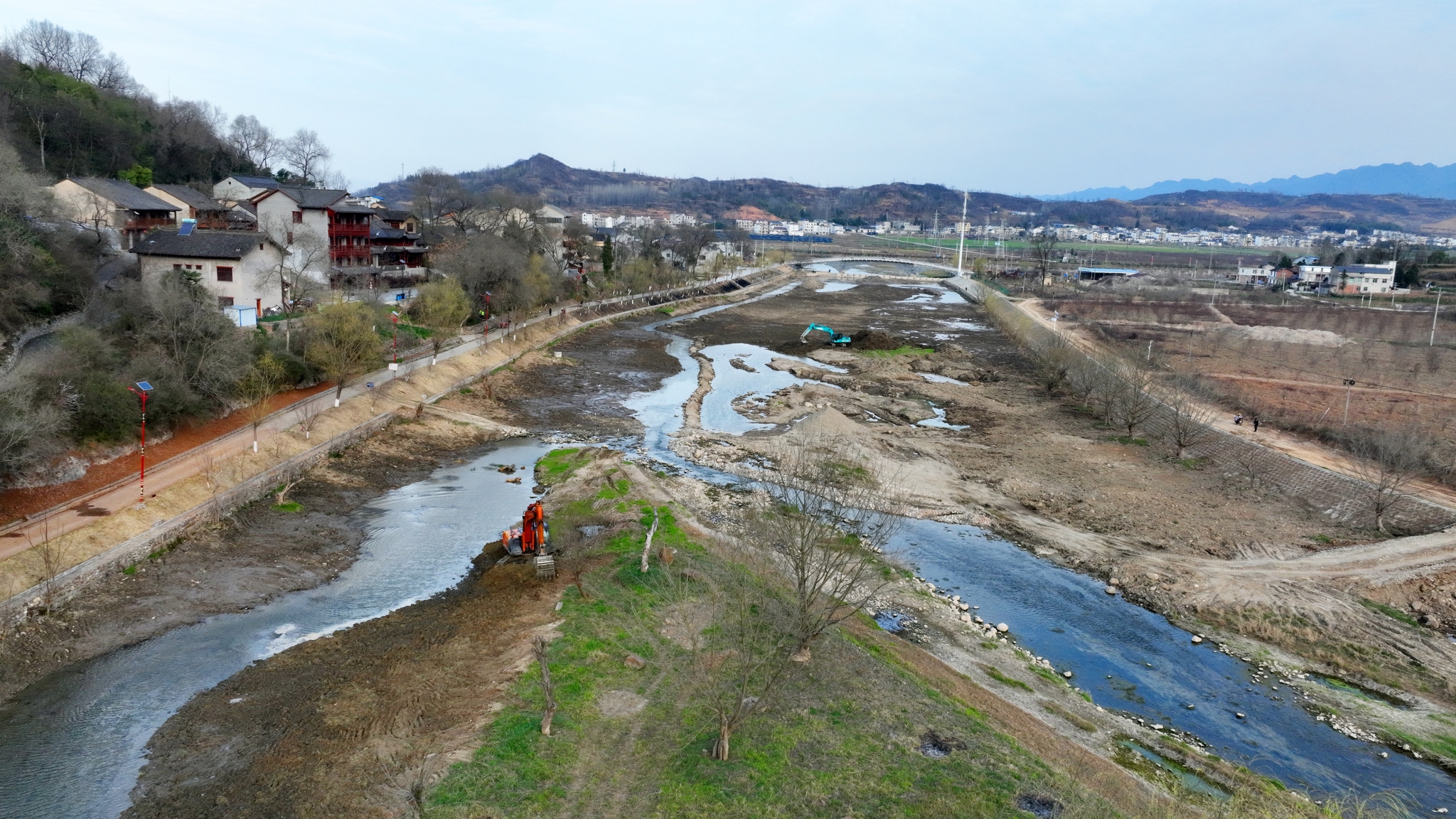 为河道“舒筋活络” 多地开展春季清淤疏浚工程