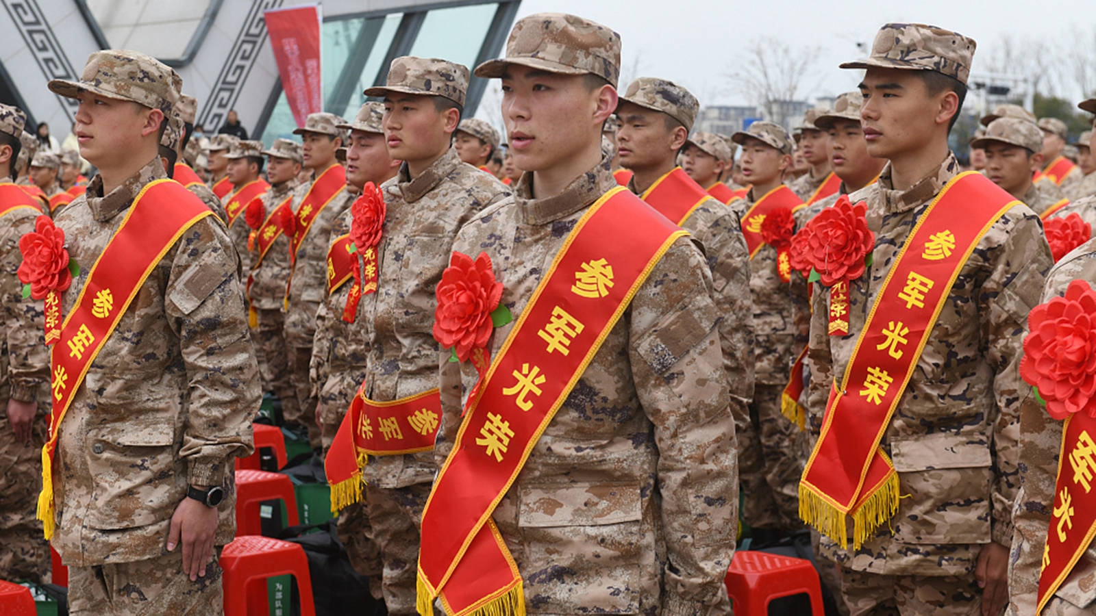 安徽阜阳：新兵启程奔赴军营