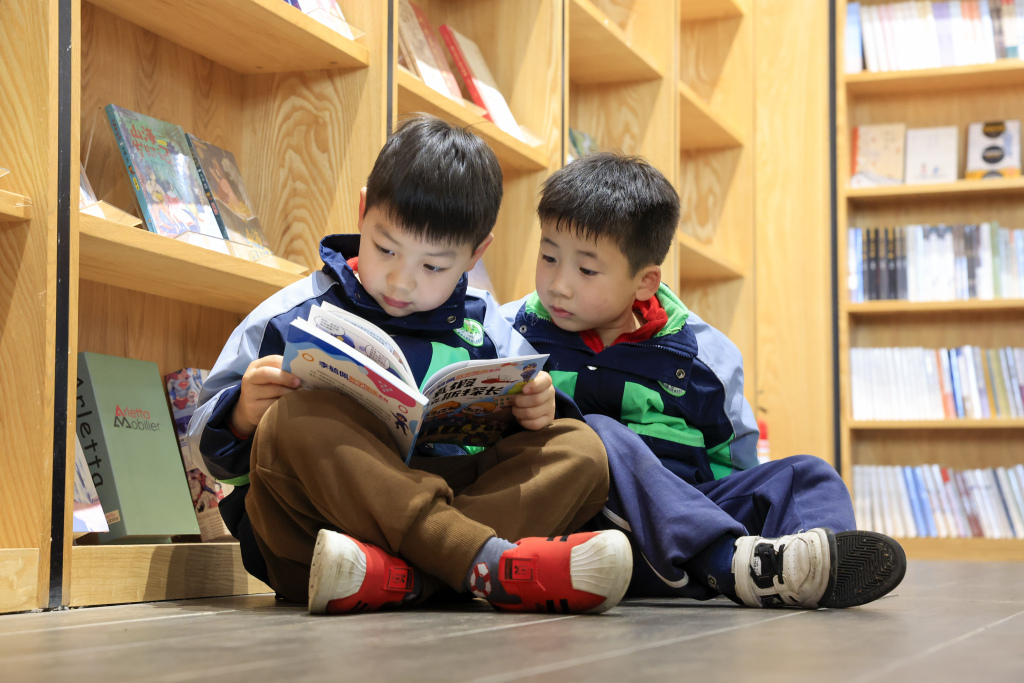 国际儿童图书日将至 合肥小朋友徜徉书海