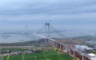 扬州：龙潭长江大桥进入合龙冲刺阶段