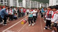 广西柳州：小学生参加民族体育趣味运动