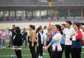 柳州：潮动三月三 民众参与多彩民族体育活动